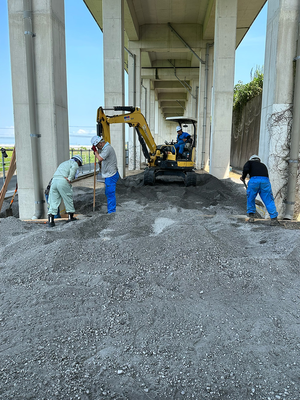 新水俣ー出水間高架下防草施工・カタマ施工