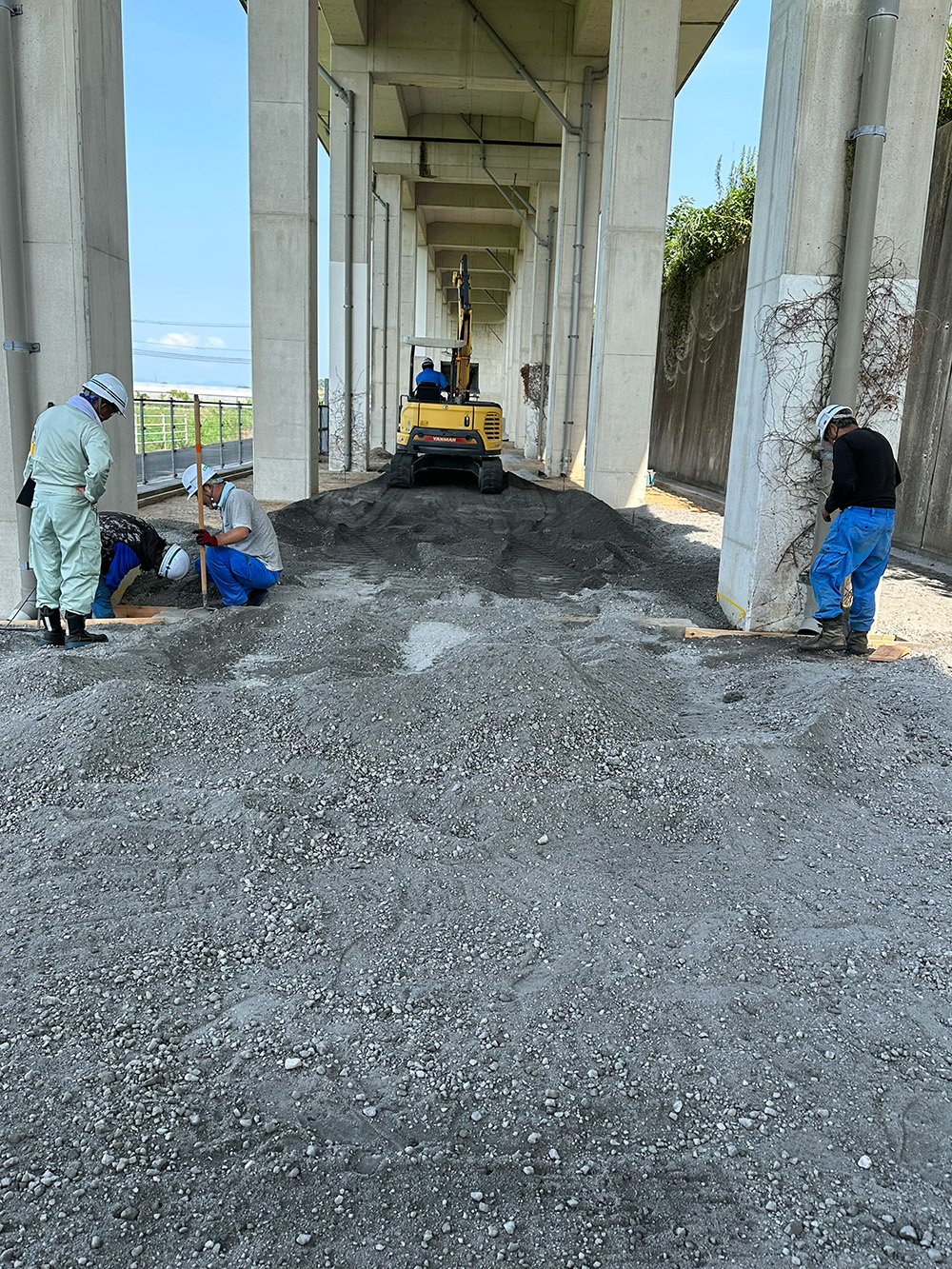 新水俣ー出水間高架下防草施工・カタマ施工
